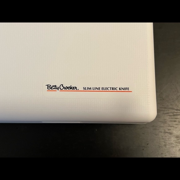 Betty Crocker Slim Line Electric Knife includes 2 Sets blades and Case - Picture 5 of 6